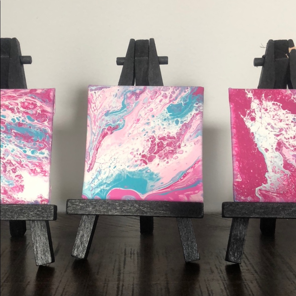 Set of 4 mini pour paintings with stands wall art
